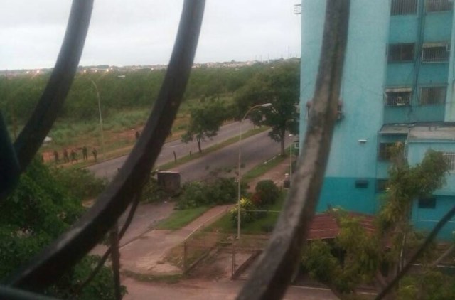 GNB reprime en Vista Hermosa, Ciudad Bolívar // Foto @GuayansRestiao 