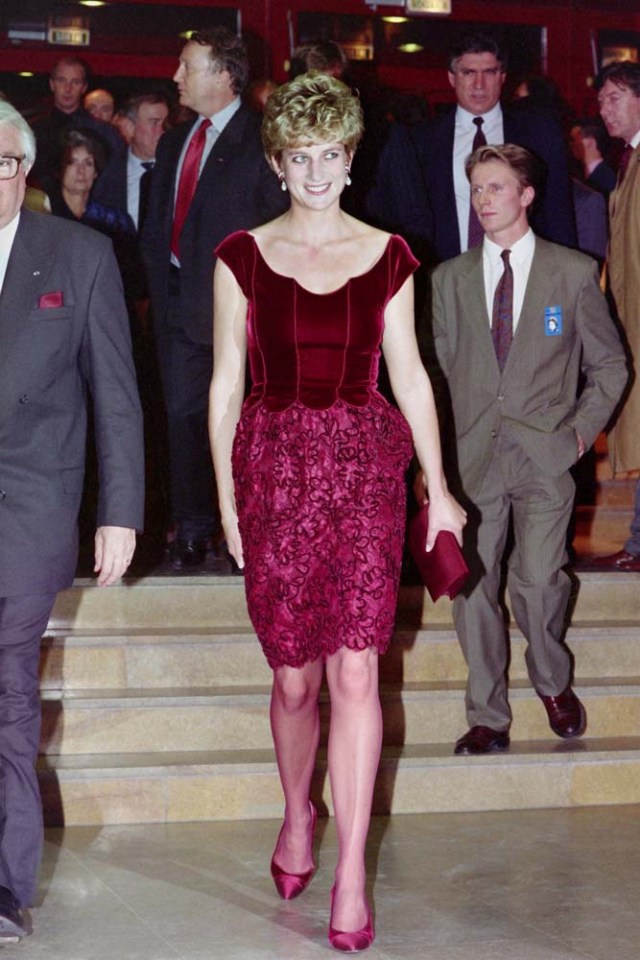 (FILES) This file photo taken on November 15, 1992 shows Britain's Diana, Princess of Wales, arriving at the Lille Congress Hall in Lille, France, for the opening of Paul McCartney's oratorio "Liverpool". Princess Diana revolutionised the royal dress code with the help of some of the world's greatest designers during a glamorous life that came to a tragic end on August 31, 1997, 20 years ago this month. / AFP PHOTO / AFP PHOTO AND POOL / Jacques DEMARTHON