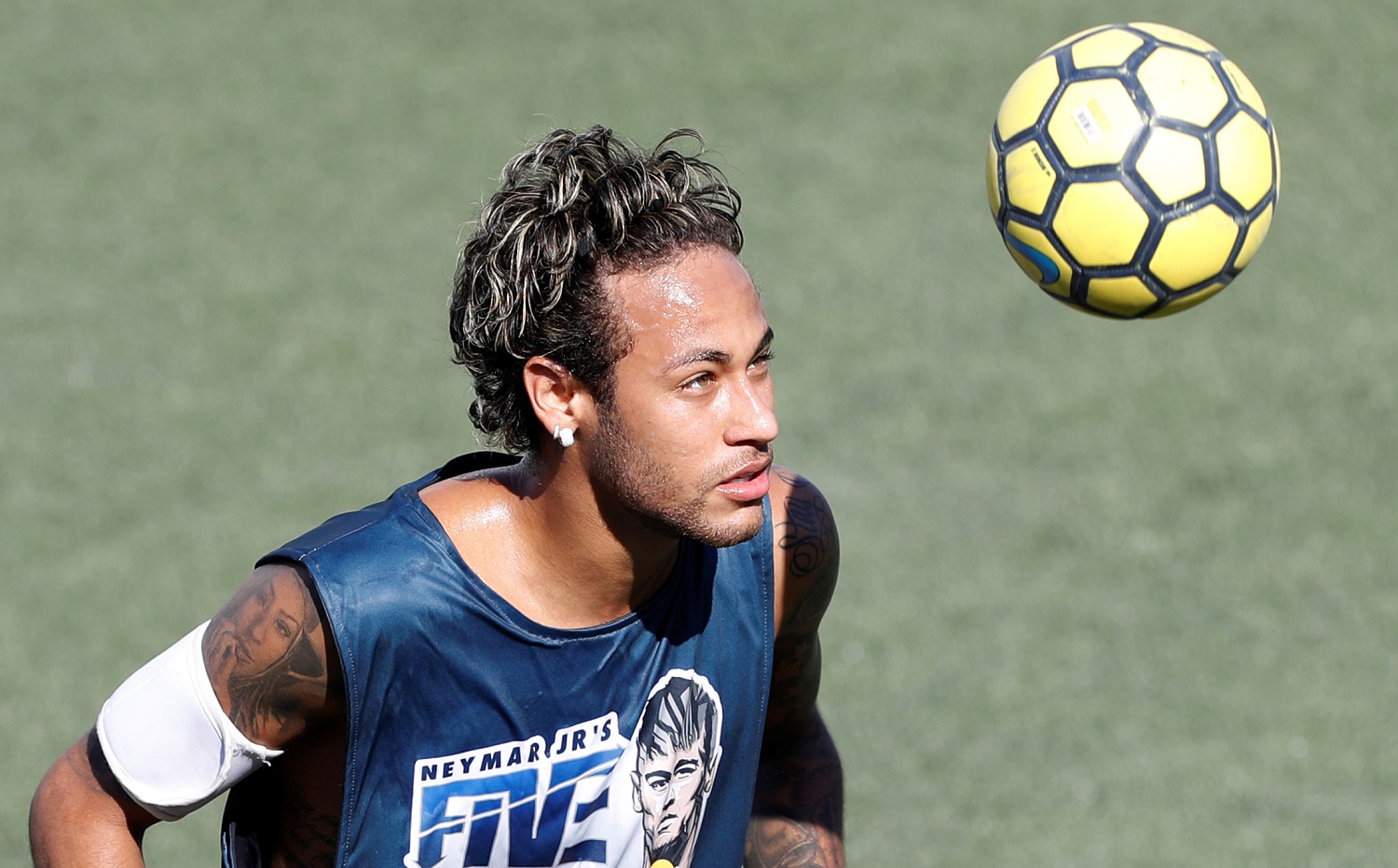 Neymar anuncia al equipo su marcha y el Barcelona le remite a su cláusula