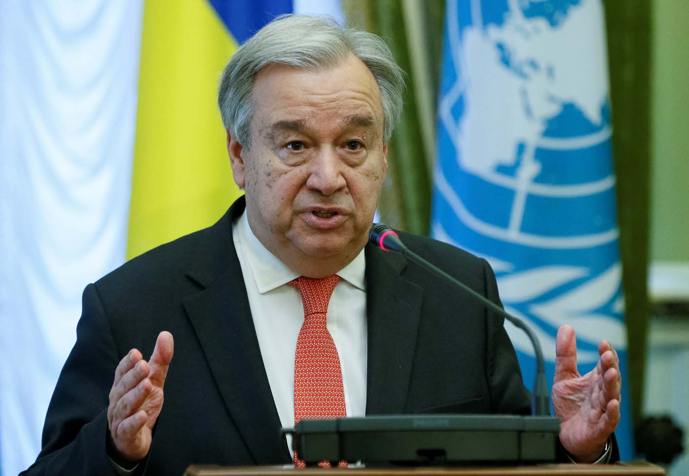 Guterres dice que Venezuela vive un momento crítico y pide negociaciones