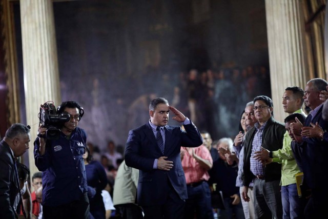  El nuevo fiscal general de Venezuela, Tarek William Saab, dijo hoy que la destitución de su predecesora, Luisa Ortega Díaz, restituye el "orden jurídico severamente infringido" en el país, al tiempo que defendió la decisión que designó en el cargo porque está ajustada a la "legalidad" REUTERS/Ueslei Marcelino