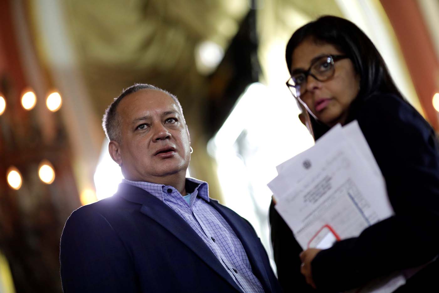 El Mundo: Delcy Rodríguez y Diosdado Cabello integran la lista de los 55 chavistas a los que España quiere perdonar