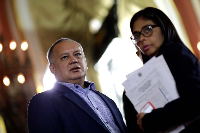 National Constituent Assembly member Diosdado Cabello and its president Delcy Rodriguez attend Tarek William Saab's (not pictured) appointment ceremony as new chief prosecutor in Caracas, Venezuela, August 5, 2017. REUTERS/Ueslei Marcelino