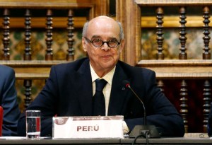Perú contempla evacuar a sus compatriotas si se agrava crisis en Venezuela