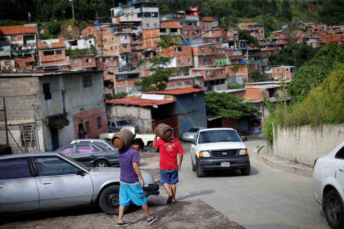 Caracas se resigna a funcionar con lo mínimo