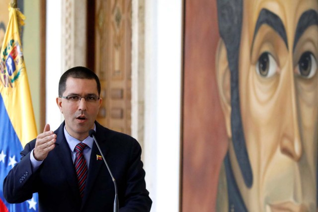 Venezuela's Foreign Minister Jorge Arreaza delivers a speech in front of a graffiti of Venezuela's national hero Simon Bolivar, during a meeting of accredited diplomatic teams in Caracas, Venezuela August 12, 2017. REUTERS/Carlos Garcia Rawlins