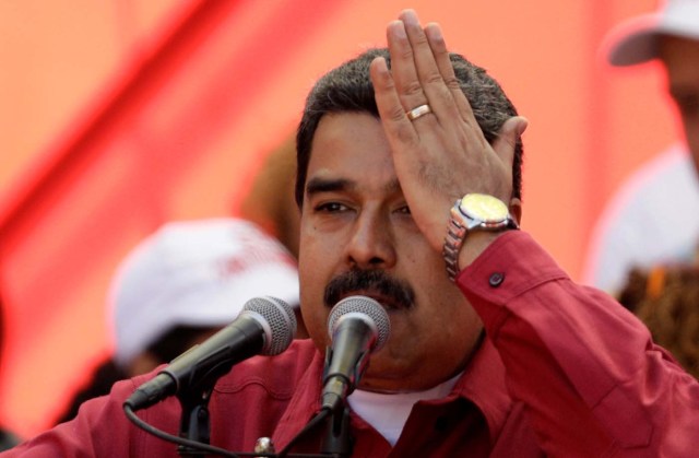 maduro mano cabeza