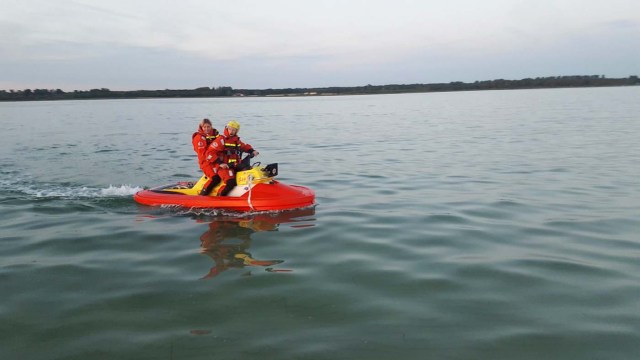 A handout photo released by Swedish Sea Rescue Society shows Malin Sjostrand and Anton Paulsson as they search for missing Swedish journalist Kim Wall by the coast in Oresund, Sweden August 15, 2017. TT News Agency/Fredrik Winbladh/Swedish Sea Rescue Society/Handout via REUTERS ATTENTION EDITORS - THIS IMAGE WAS PROVIDED BY A THIRD PARTY. SWEDEN OUT. NO COMMERCIAL OR EDITORIAL SALES IN SWEDEN. NO RESALES. NO ARCHIVES