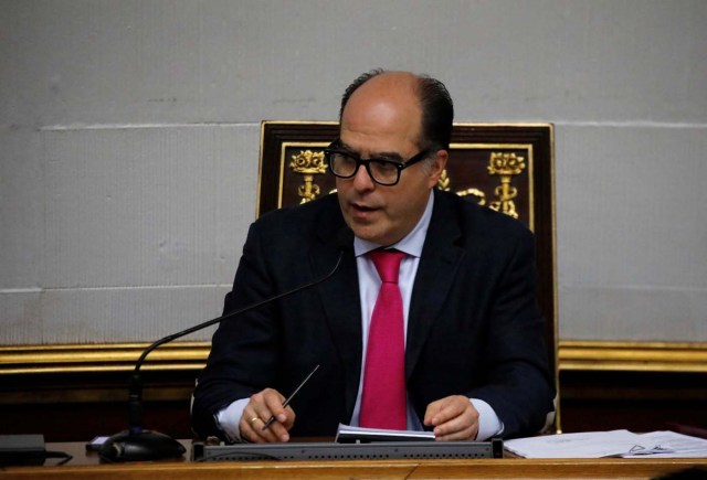 Julio Borges, president of the National Assembly and lawmaker of the Venezuelan coalition of opposition parties (MUD), speaks during a session of the Assembly in Caracas, Venezuela, August 15, 2017.  REUTERS/Carlos Garcia Rawlins