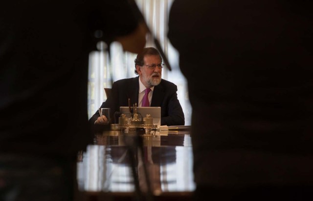 El presidente del Gobierno esspañol, Mariano Rajoy, en una reunión extraordinaria de su gabinete en el palacio de la Moncloa en Madrid REUTERS/Sergio Perez