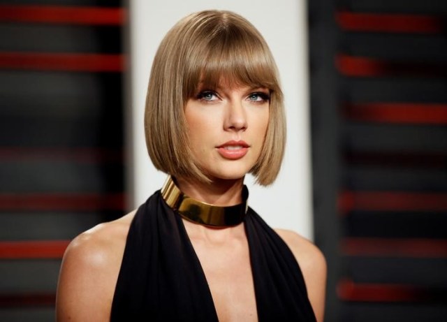 Foto de archivo: Cantante Taylor Swift a su llega a la fiesta Vanity Fair Oscar en Beverly Hills, California, 28 de febrero de 2016.  REUTERS/Danny Moloshok/File Photo