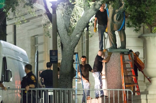 Workers remove Confederate Postmaster General John Reagan statue from the south mall of the University of Texas in Austin, Texas, U.S., August 21, 2017. REUTERS/Stephen Spillman FOR EDITORIAL USE ONLY. NO RESALES. NO ARCHIVES