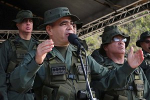 Padrino López: Venezuela responderá militarmente contra Colombia