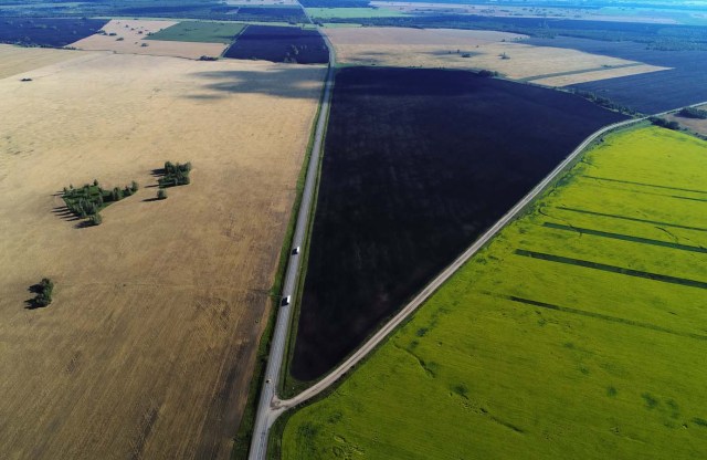 The "Yeniseiskiy Trakt" regional highway, taken with a drone, is seen surrounded by fields in Krasnoyarsk region, Russia August 26, 2017. Picture taken August 26, 2017. REUTERS/Ilya Naymushin