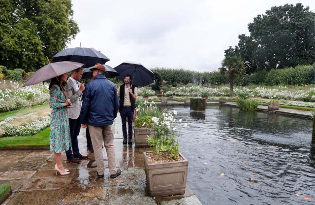 Britain's Prince William, Duke of Cambridge, Catherine Duchess of Cambridge and Prince Harry visit the White Garden in Kensington Palace in London, Britain August 30, 2017. REUTERS/Kirsty Wigglesworth/Pool