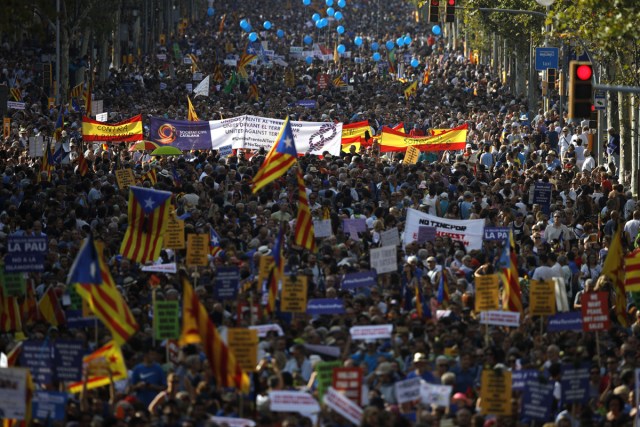 GRA162. BARCELONA, 26/08/2017.- Un momento de la manifestación contra los atentados yihadistas en Cataluña que bajo el eslogan "No tinc por" (No tengo miedo) recorre hoy las calles de Barcelona. EFE/Alberto Estevez