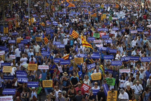GRA183. BARCELONA, 26/08/2017.- Un momento de la manifestación contra los atentados yihadistas en Cataluña que bajo el eslogan "No tinc por" (No tengo miedo) recorre hoy las calles de Barcelona. EFE/Alberto Estevez