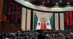 Los congresistas mexicanos que ganan miles de dólares al mes pero no fueron a la universidad