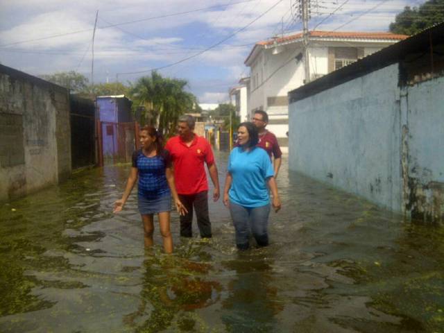 La concejal Dorkis Castro recorrió las zonas afectadas (Foto: Prensa Gente de Guayana)