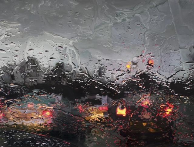 Gregory Tilker plasma sus cuadros "lluviosos" con ayuda de pinceles, acuarelas y pinturas de aceite. Es muy dificil diferenciar sus obras de una fotografía de un día lluvioso en la ciudad.