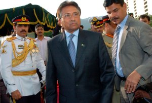 Justicia de Pakistán declara “fugitivo” a expresidente Musharraf