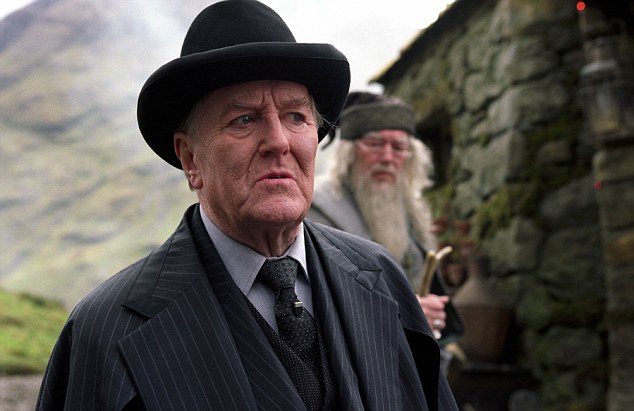 Robert Hardy es Cornelius Fudge / Foto: Warner Bros. Pictures' "Harry Potter y el Prisionero de Azkaban."
