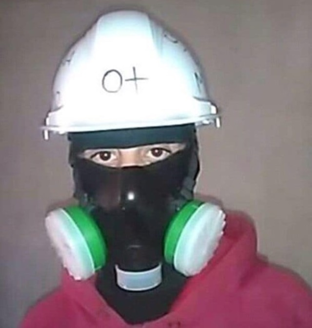 A cada movilización, “El argentino” llevaba una máscara para soportar los gases lacrimógenos
