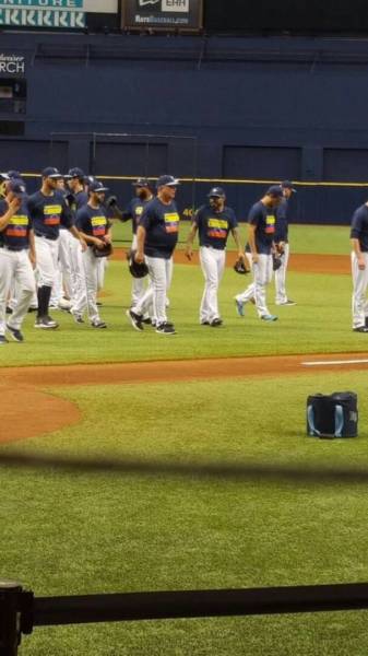 Jugadores de los Rays de Tampa Bay se entrenan con franelas de Venezuela (Foto: @jguaido)