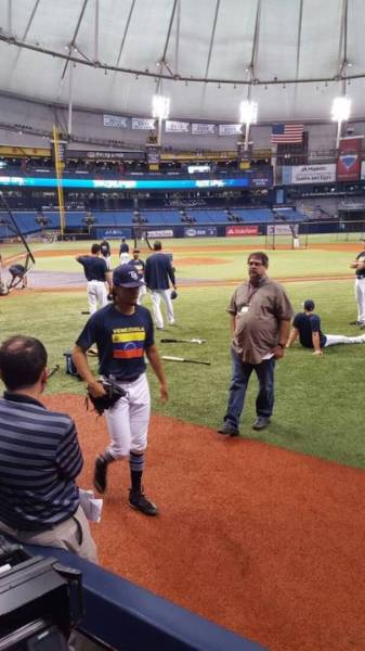 Jugadores de los Rays de Tampa Bay se entrenan con franelas de Venezuela (Foto: @jguaido)