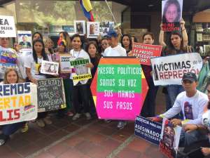 Familiares de presos políticos respaldan a Almagro por convocar nueva reunión en la OEA