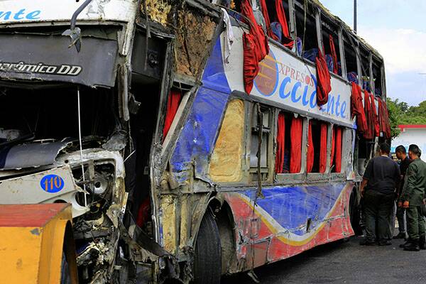 Volcamiento de autobús dejó 5 fallecidos / Foto: Credito @jchernandez69