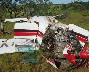 En Fotos: Así quedó el avión que se precipitó este domingo en Bolívar