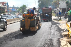 Municipio Carrizal dona asfalto para mejorar la vialidad en la Panamericana