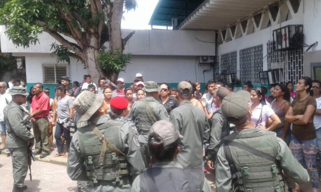 Las afueras del Centro de Detención Judicial Amazonas (Foto: @RCamachoVzla)