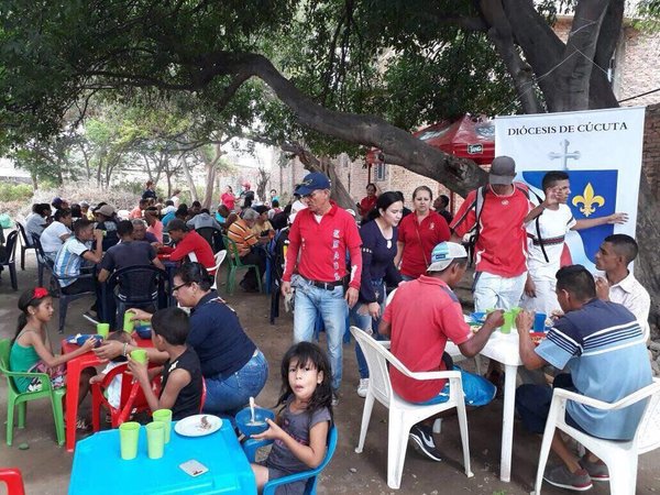 Alrededor de cinco mil emigrantes venezolanos atiende a diario la diócesis de Cúcuta