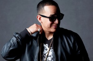 Casi le da un “patatús”: La reacción de una venezolana al conocer a Daddy Yankee (VIDEO)