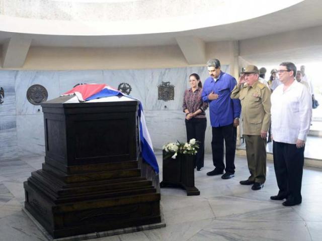 Maduro y Raúl Castro rinden homenaje al dictador fallecido (Foto Estudios revolución)