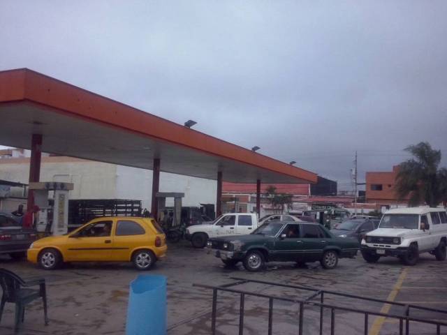 Foto: Largas colas para surtir gasolina en Barquisimeto / Cortesía 