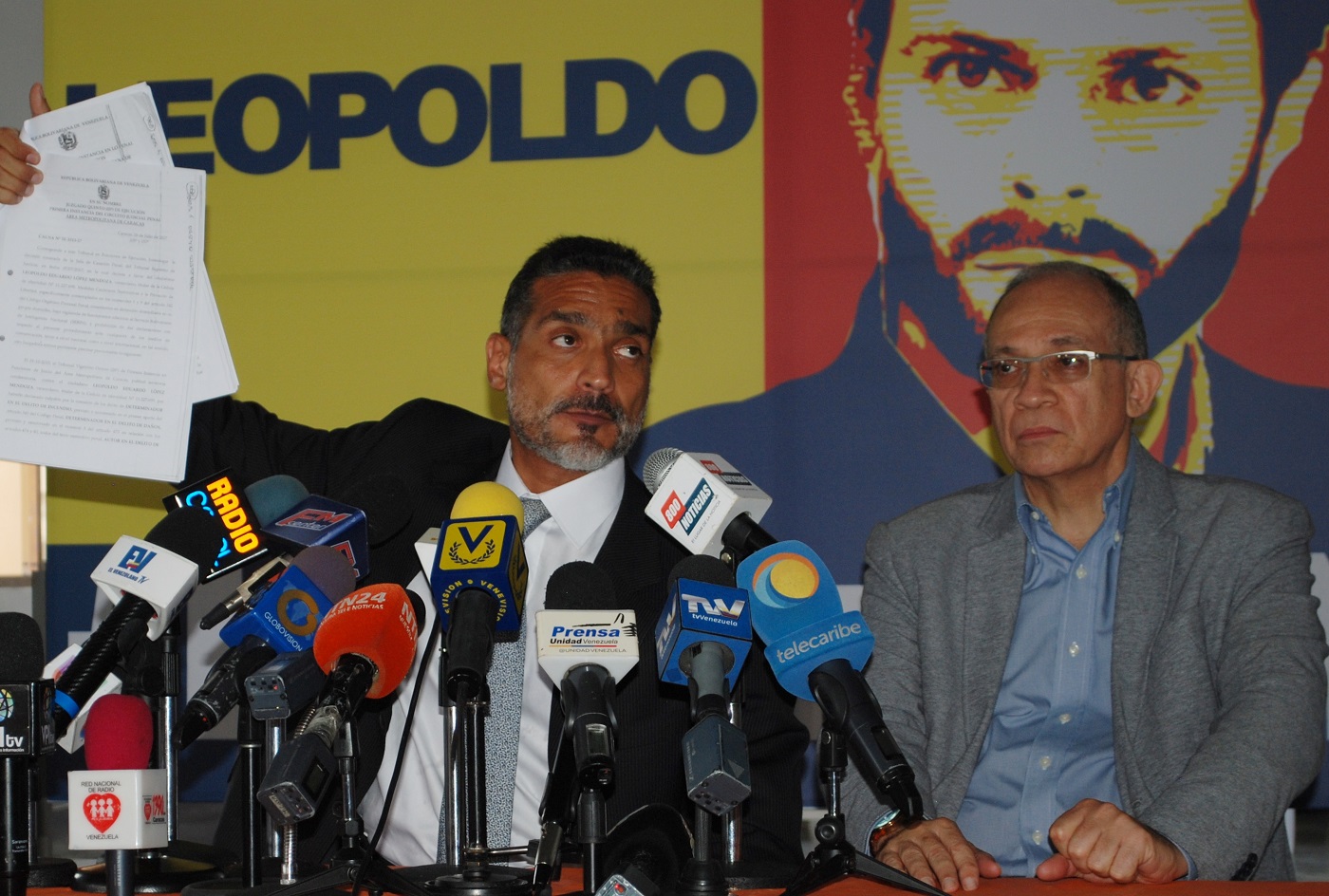 No existe peligro de fuga de Leopoldo López, afirma su abogado
