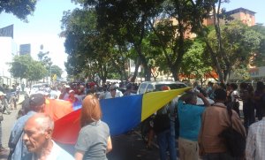 Protestan frente al Ministerio Público de Lara para rechazar detención de alcalde Alfredo Ramos #1Ago (foto y video)