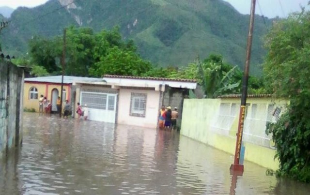 Inundación en el estado Sucre // Foto  @galindojorgemij 