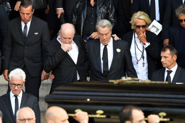 Pascal Desprez (L), the husband of late actress Mireille Darc and French actor Alain Delon leave the Saint-Sulpice church following a funeral mass for Mireille Darc on September 1, 2017 in Paris. Mireille Darc died at age 79 on August 28, 2017, according to her family. / AFP PHOTO / Eric FEFERBERG