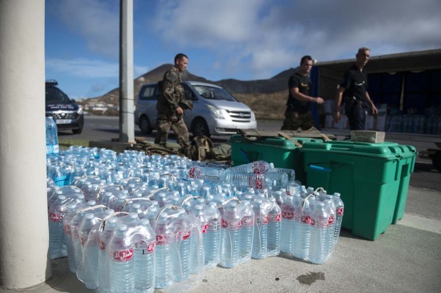 French soldiers prepare the first convoy of water and supplies for victims of Hurricane Irma on September 8, 2017 in Grand-Case, on the French Caribbean island of Saint-Martin. Hurricane Irma killed two people and wounded 43 others when it barrelled through the Dutch part of the Caribbean island of Saint Martin, a Dutch official said September 8. Interior Minister Ronald Plasterk said he did not have any details about the people involved, but told reporters "there are two dead and 43 wounded", eleven of them seriously, after the storm pummelled the island on September 6. / AFP PHOTO / Lionel CHAMOISEAU