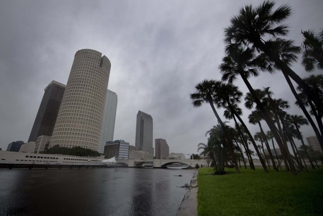 The skyline of Tampa, Florida, is seen on September 10, 2017, where Tampa residents are fleeing the evacuation zones ahead of Hurricane Irma's landfall. Hurricane Irma regained strength to a Category 4 storm early Sunday as it began pummeling Florida and threatening landfall within hours. / AFP PHOTO / JIM WATSON