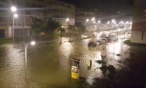 Las lluvias torrenciales de María golpean Guadalupe y dejan aislada del mundo a Dominica
