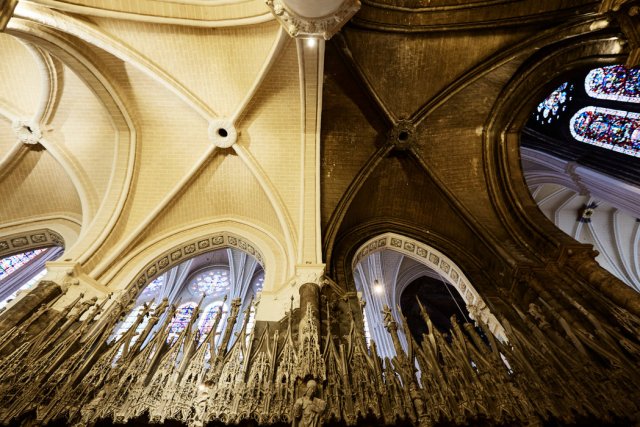 El contraste entre las secciones restauradas de la catedral y las que no se han restaurado es extremo. Credit Roberto Frankenberg para The New York Times