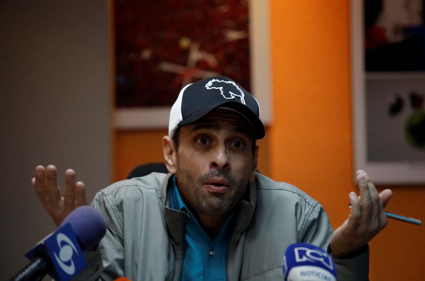 Capriles planea retirar su candidatura al show electoral, según Crónica Uno
