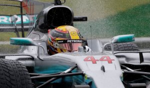Hamilton mejoró la plusmarca de ‘poles’ de Schumacher en la lluvia de Monza