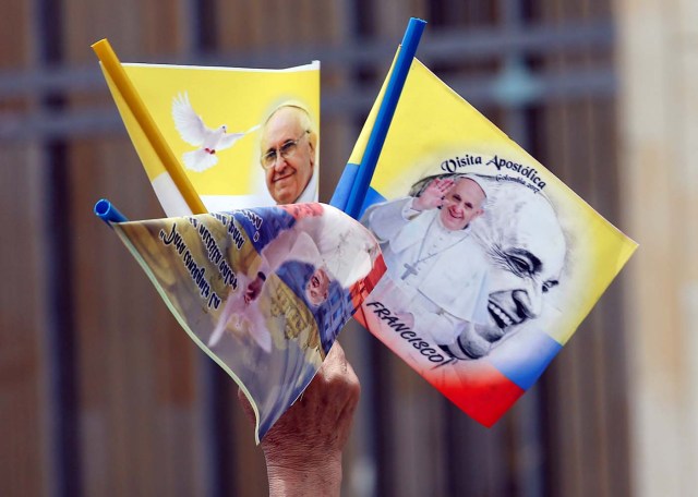 A man sells banners with images of Pope Francis outside at the Cathedral of Bogota in Bolivar Square, Colombia September 3, 2017. REUTERS/Henry Romero NO RESALES. NO ARCHIVES