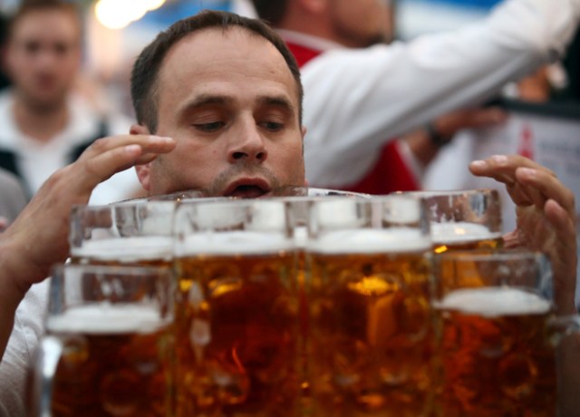 German Oliver Struempfel competes to set a new world record in carrying one liter beer mugs over a distance of 40 m (131 ft 3 in) in Abensberg, Germany September 3, 2017. Struempfel carried 29 mugs over 40 meters to set a new world record. REUTERS/Michael Dalder